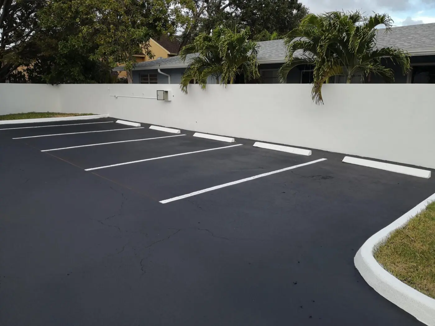 Sealcoating and striping in Miami, FL